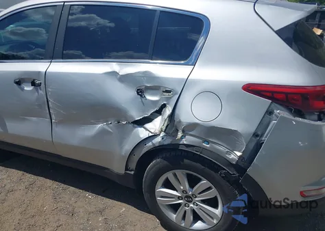 2018 Kia Sportage Lx z USA, uszkodzony, nr VIN KNDPMCAC6J7444943